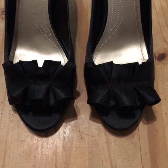 Tahari heel - Picture 4 of 4